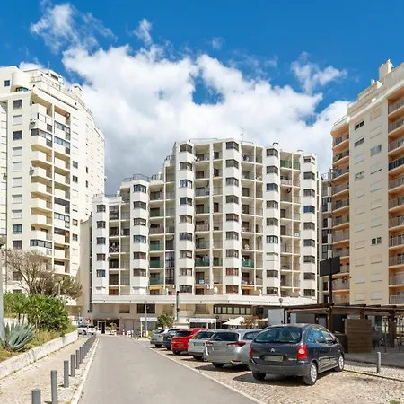 Bright 1bdr With Sea View By Lovelystay